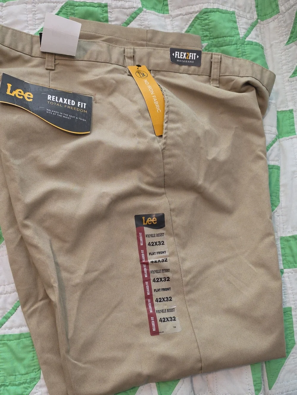 Lee Men’s Relaxed Fit Chinos in Khaki - Picture 1 of 3